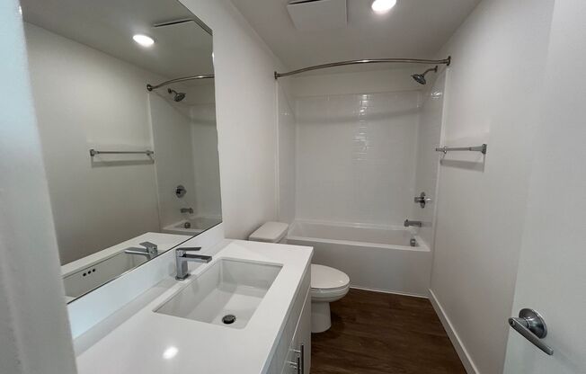 2 beds, 2 baths, 902 sqft, $3,085, Unit 2116-204