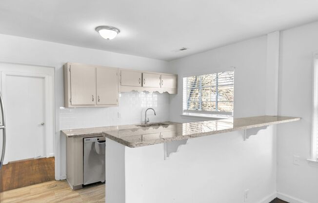 Gean Rise - 1 Bedroom / 1 Bathroom with Balcony/Porch