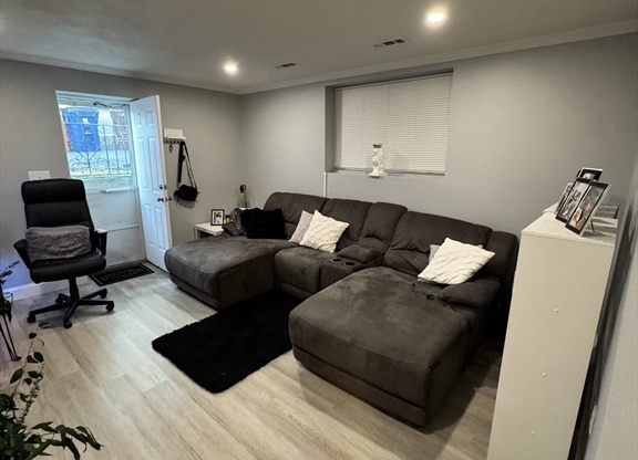 1 bed, 1 bath, 800 sqft, $1,800, Unit 1