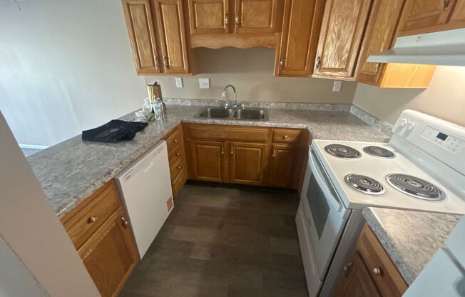 2 beds, 1 bath, 900 sqft, $969, Unit 107