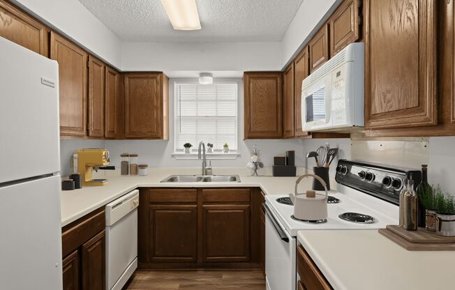 3 beds, 2 baths, $1,290, Unit 10