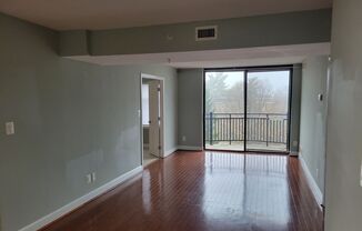 2 beds, 2 baths, $3,200, Unit (#521)