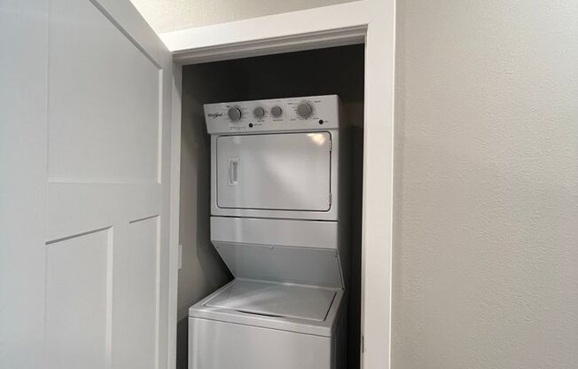 Studio, 1 bath, 475 sqft, $1,300