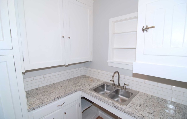 Studio, 1 bath, 640 sqft, $1,400, Unit 101