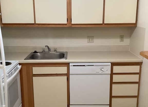1 bed, 1 bath, 780 sqft, $2,250, Unit 110