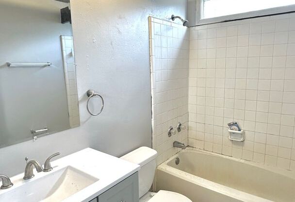 2 beds, 1 bath, $1,295