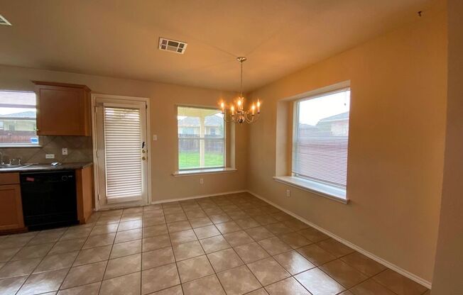 3 bedroom home with open floor plan available in Benbrook Ranch!