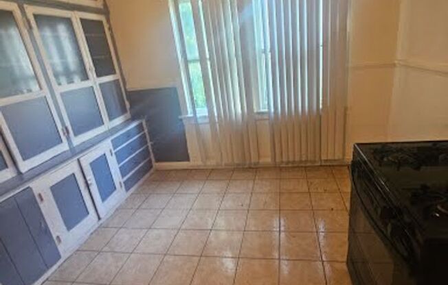 1206-8 s 15th PL