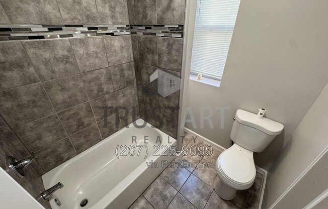 3 beds, 1 bath, 895 sqft, $1,350