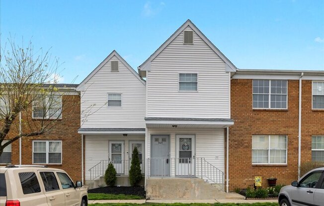 909 WOODCHIP RD
