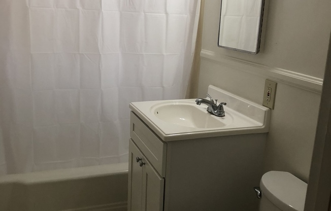 1 bed, 1 bath, $995, Unit RS