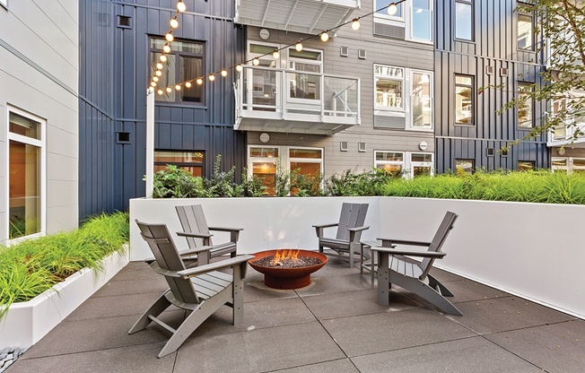 Adera - Amenity Courtyard