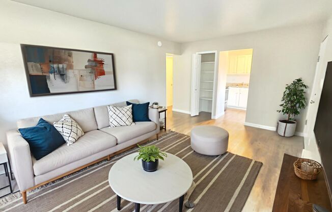 2 beds, 1 bath, $1,075, Unit 204