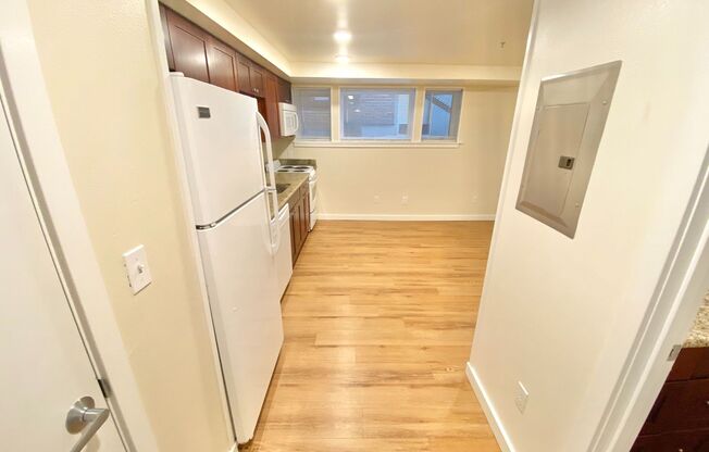 Studio, 1 bath, 298 sqft, $1,095, Unit D