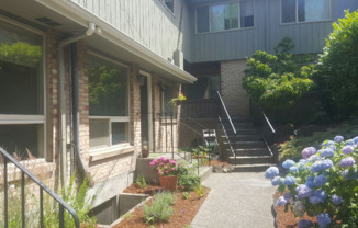 2 beds, 1 bath, 810 sqft, $2,095, Unit 07