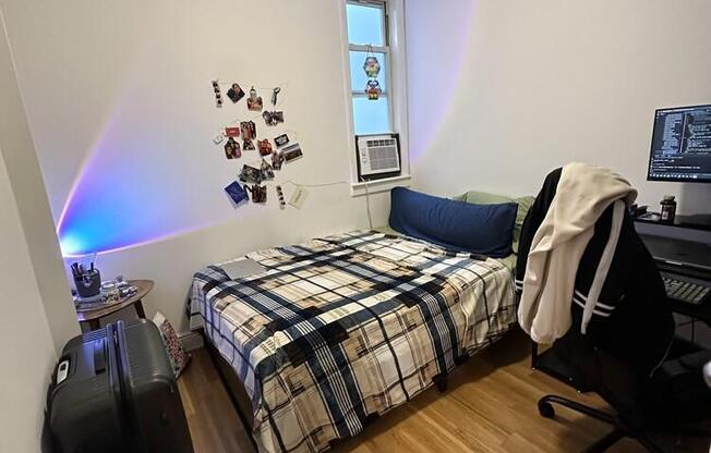 326 W 47 ST