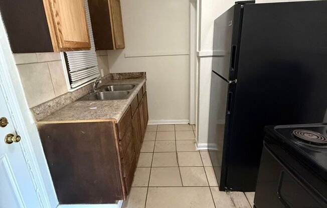 Spacious 2 Bed / 1 Bath Quadplex Near Downtown Wichita- $775