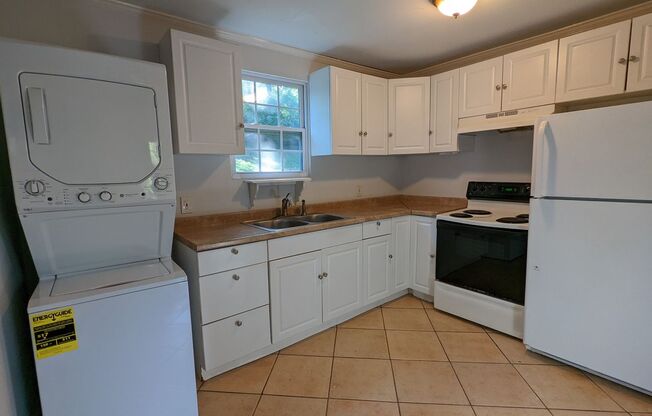 2 beds, 1 bath, $1,300