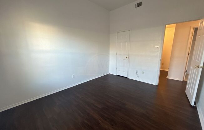 3 beds, 2 baths, $1,225, Unit 4411 July Unit B