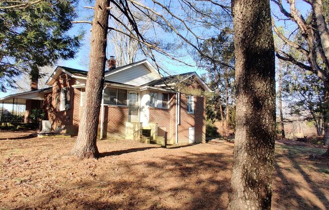 3 bedroom brock rancher with covered porch