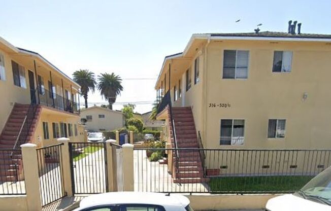 322 - 326 1/2 VERNON AVE