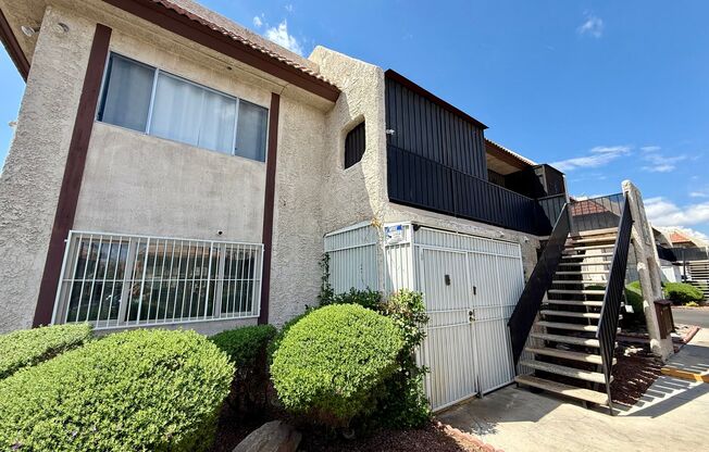 2/BD 2/BA Comfort & Convenience in the Heart of Vegas!