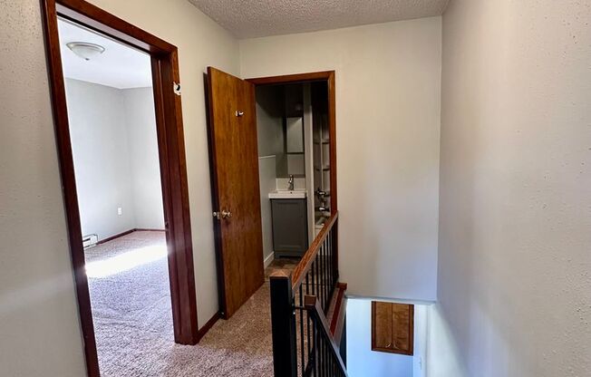 2 beds, 1.5 baths, $900, Unit 955 4th St SW