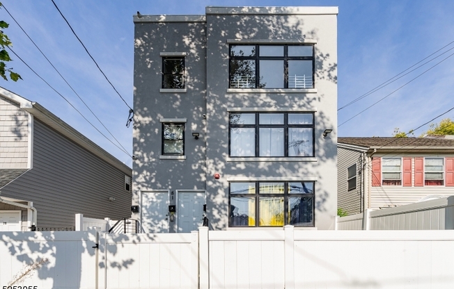 81 N MAIN ST