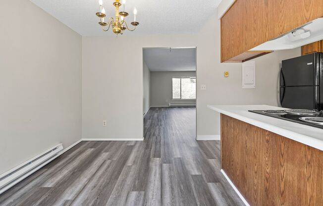 2 beds, 1.5 baths, 960 sqft, $1,395, Unit 12