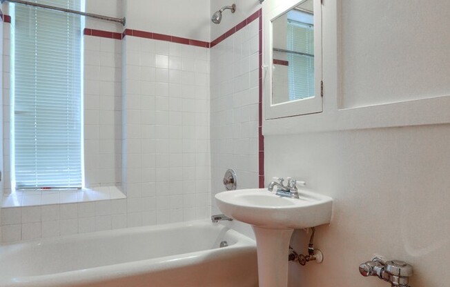 2 beds, 1 bath, 720 sqft, $1,885