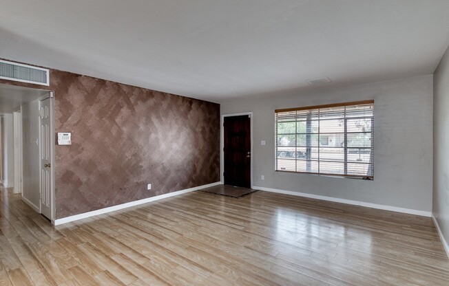 5 BEDROOM 2 BATH HOME MINUTES FROM ASU!