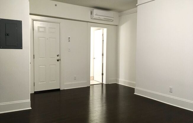 Studio, 1 bath, 1,200 sqft, $1,200, Unit 1038-3B