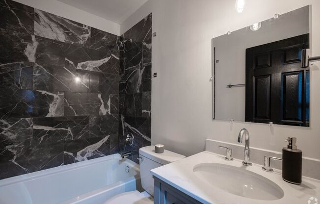 2 beds, 1 bath, 950 sqft, $975, Unit 204