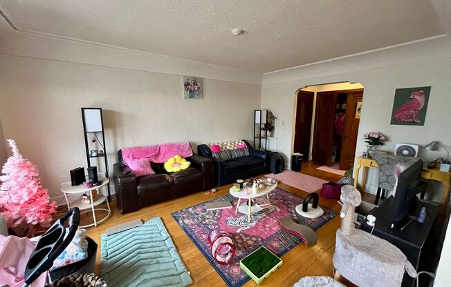 1428 E Capitol Drive