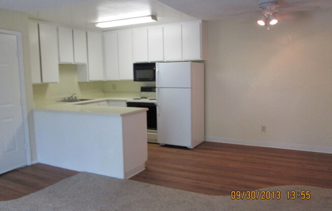 2 beds, 1 bath, 838 sqft, $1,595, Unit HL416