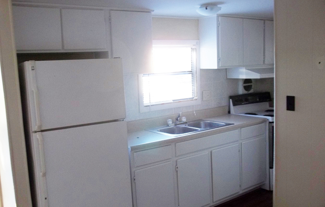 2 beds, 1 bath, $1,050