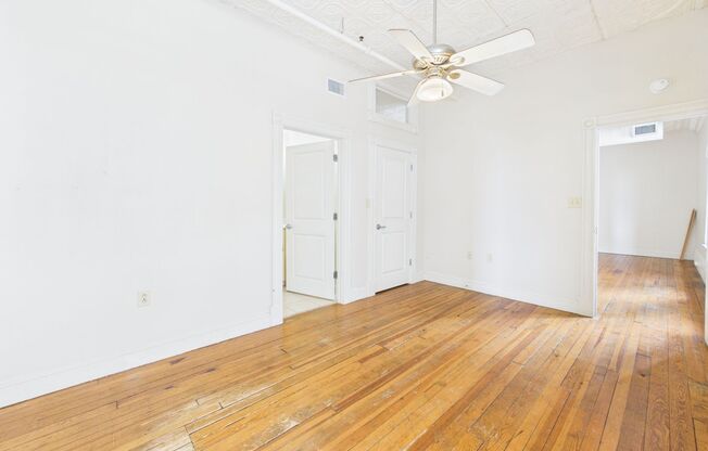 2 beds, 2 baths, 925 sqft, $1,600, Unit 404