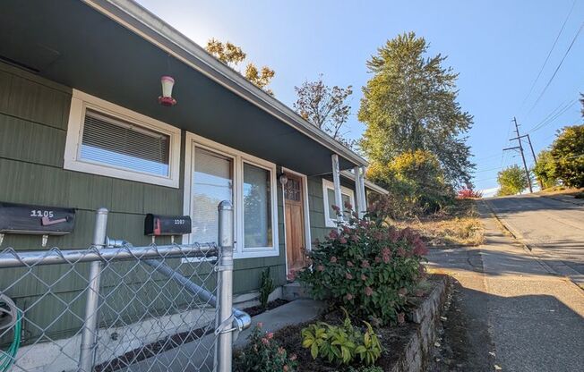 Well Maintained Duplex Unit in Bremerton, Available Now!