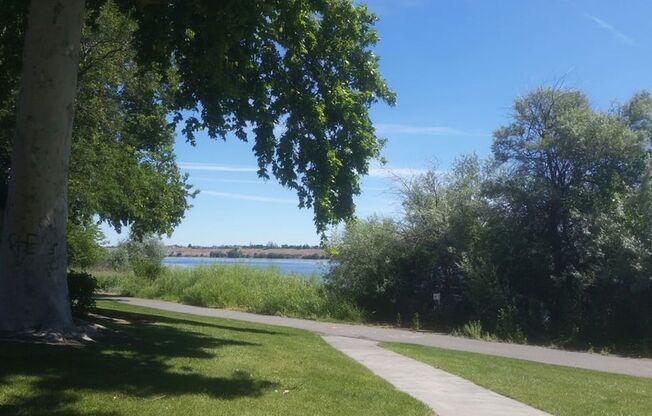 2 beds, 1.5 baths, 975 sqft, $1,165