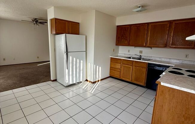 2 beds, 1 bath, 852 sqft, $833, Unit 9