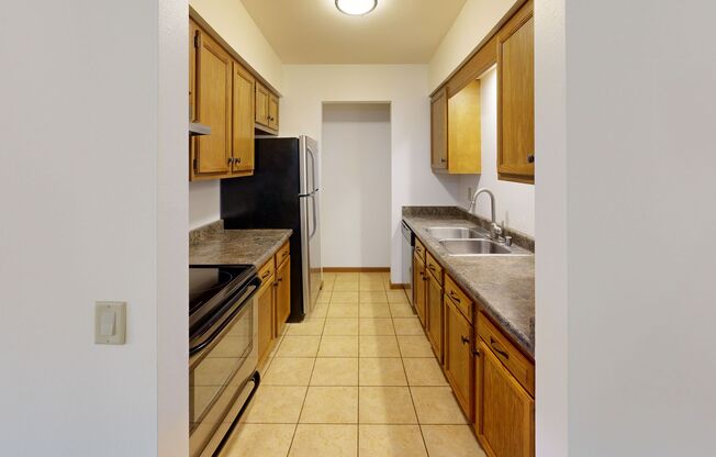 2 beds, 1 bath, 980 sqft, $1,675, Unit 7766RD