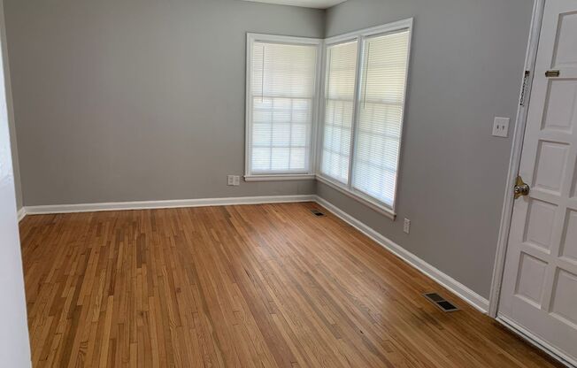 $950 - 2 bedroom 1 bathroom - Beautiful single family home! Accepting Housing Vouchers