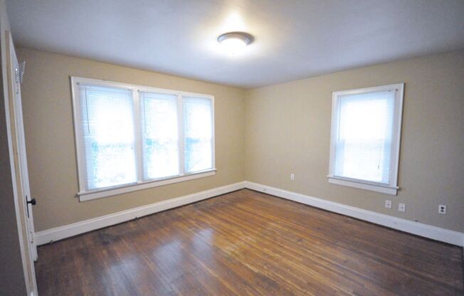 3 beds, 1 bath, $1,650, Unit 385