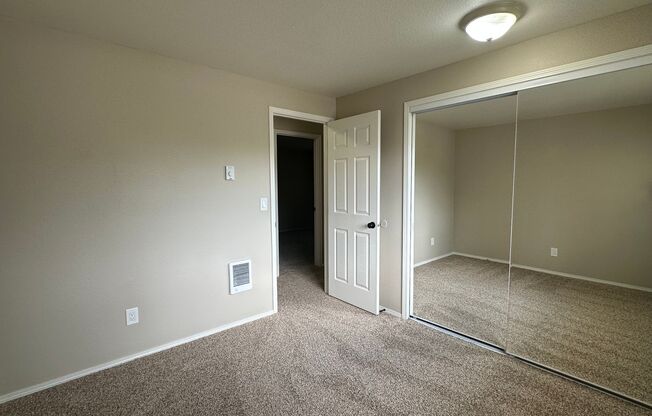 3 beds, 1 bath, 1,040 sqft, $1,525, Unit 66