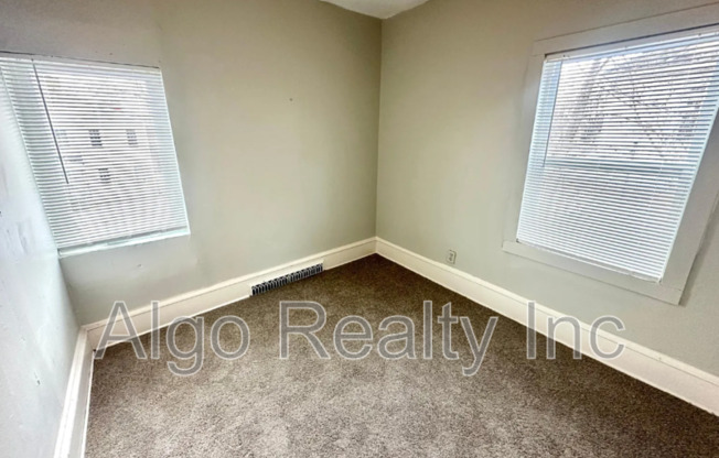 1402 N 21 AVE
