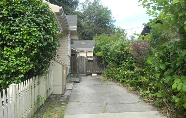 2 Bedroom, 1 Bathroom on Jefferson St.