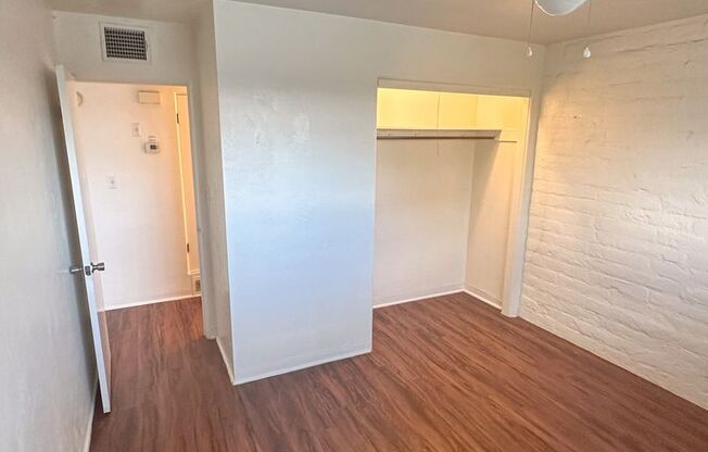 1 bed, 1 bath, 700 sqft, $1,050