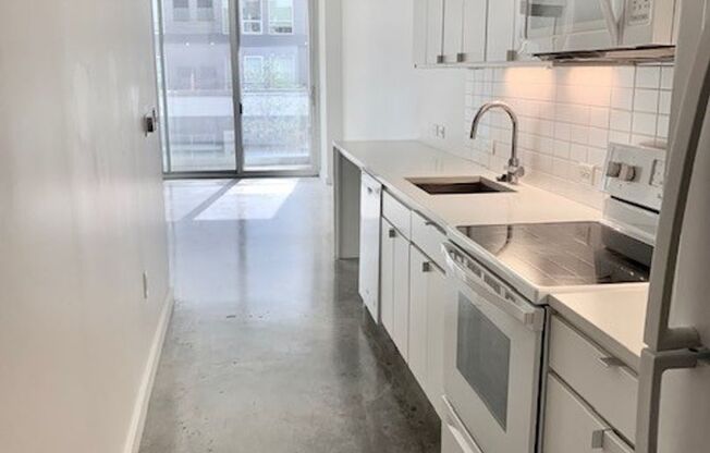 1 bed, 1 bath, 726 sqft, $1,460, Unit 210
