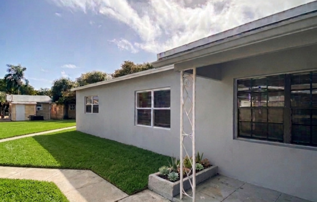 3712 - 3718 Henry Ave