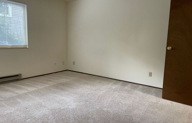 2 beds, 1 bath, 950 sqft, $2,095, Unit 19